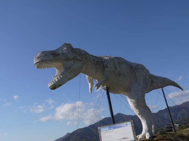 巨大な恐竜オブジェ