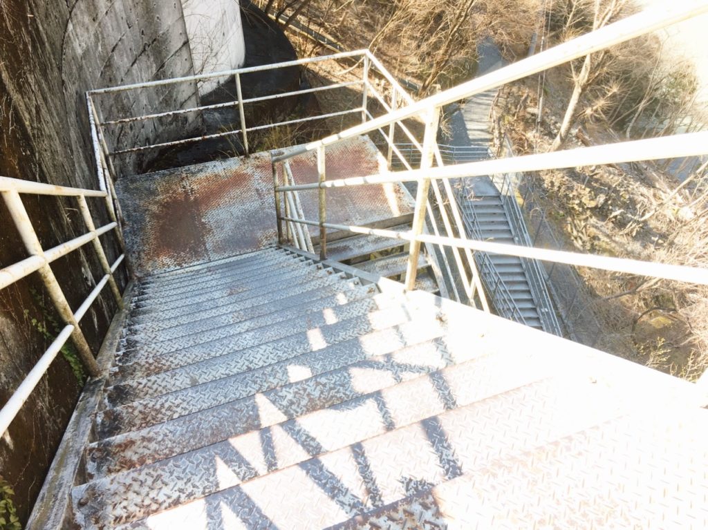 夢の吊り橋への階段